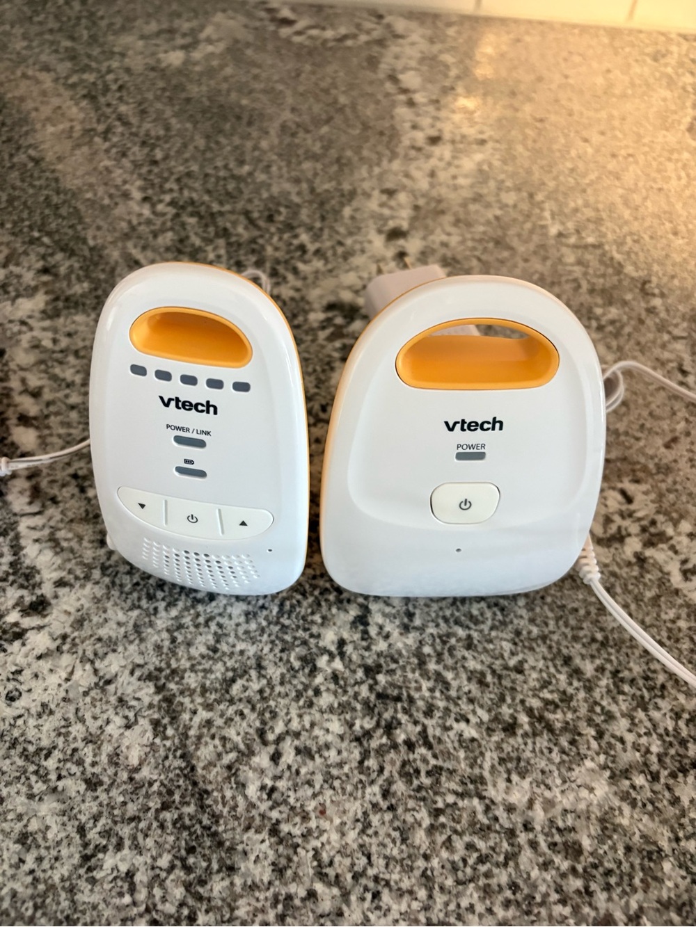 V Tech DM 111 digital audio baby monitor